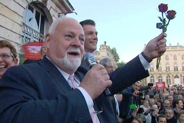 Michel Dinet place Stanislas à Nancy (54), le soir de l'élection présidentielle de François Hollande, le 6 mai 2012.