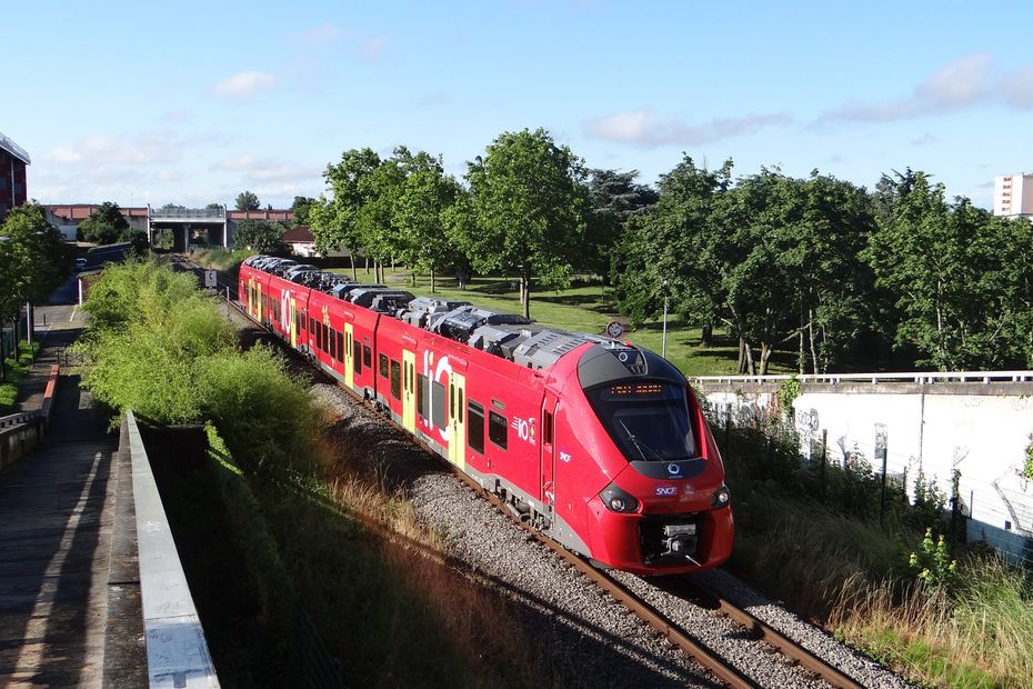 TER drivers at a general meeting in Nîmes