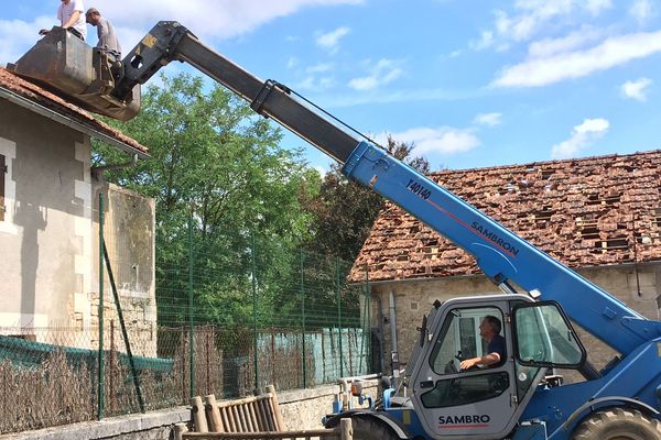 le plus gros du travail concerne la réparation des toits. 