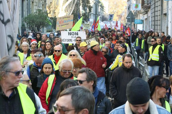 Manifestation du 7 décembre, dans les rues d'Avignon