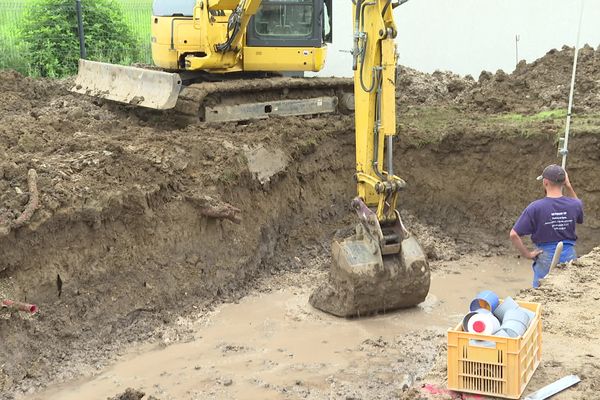 À cause des intempéries, plusieurs chantiers sont à l'arrêt ou reportés.