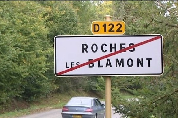 Retour sur les circonstances d'un accident de la route dramatique.Un adolescent de 15 ans a provoqué un accident de la route mortel à Roche les Blamont . Le passager avant, propriétaire de la voiture, est décédé. Il était agriculteur à Pierrefontaine des Blamont 