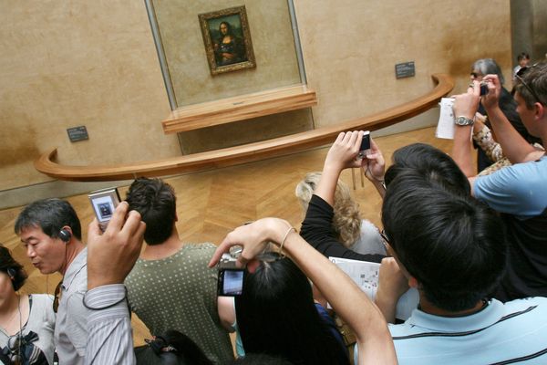 La foule devant la Joconde, au Louvre - Photo d'illustration