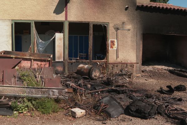 L'entrepôt du zoo de Plaisance où le feu s'est déclaré porte encore les stigmates