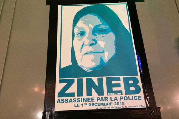 Zineb redouane, pendant l'hommage rendu le 2 décembre 2021