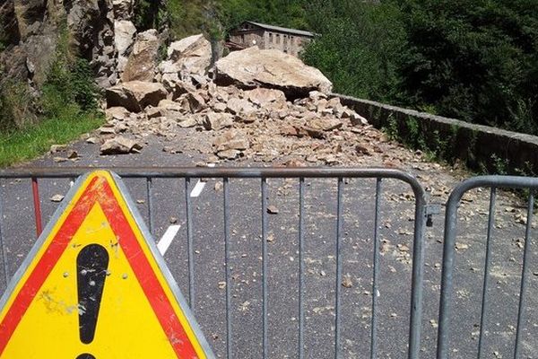 Un effondrement rocheux bloque la RD54 vers Pradelles