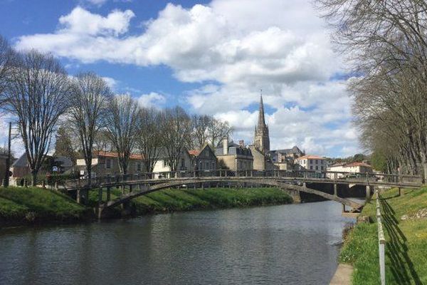 Fontenay-le-Comte, en Vendée, fait partie des trois villes de la région retenues pour cette décentralisation.