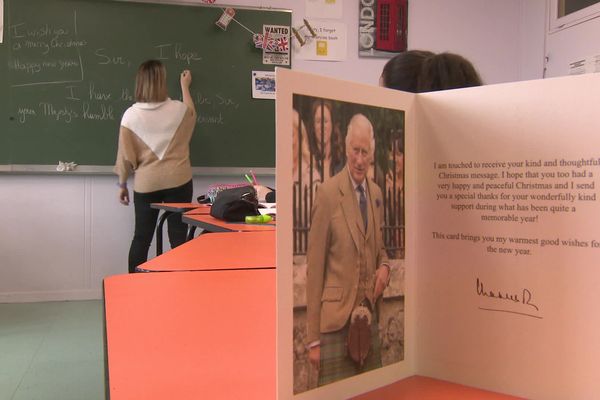 Les 4e du collège Michelle Pallet à Angoulême ont reçu une réponse du Roi Charles III.