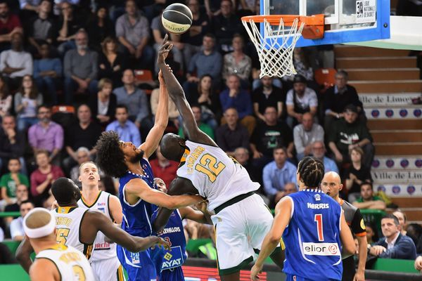 Match à Beaublanc entre le Limoges CSP et Paris-Levallois, le 27 mars 2017