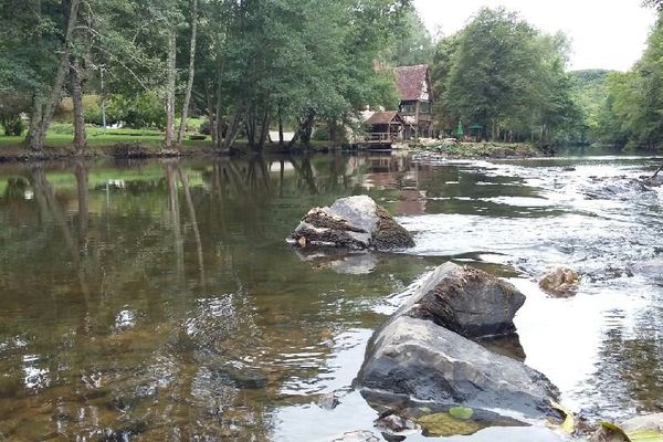 L'homme est décédé en tombant dans la roue de ce moulin situé au lieu-dit du Moulin de la Barde