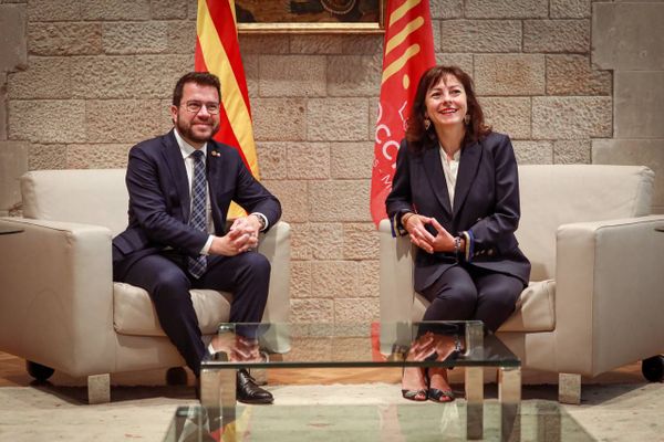Les deux présidents, Pere Aragonès (Catalogne) et Carole Delga (Occitanie), à Barcelone pour renforcer la coopération entre les deux régions.