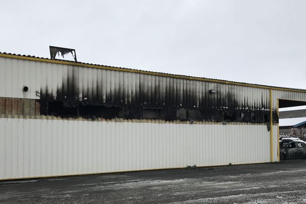 Consternation le 2 décembre dans l'entrepôt de l'entreprise de dépannage APAD à Aubière (Puy-de-Dôme) : une quinzaine de voitures ont brûlées dans la nuit de samedi à dimanche.