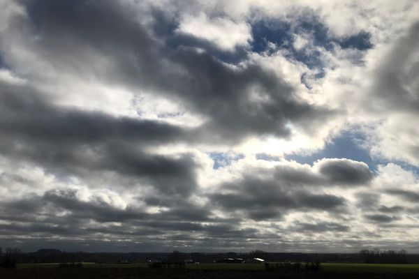 Les nuages seront toujours présents dans l'après-midi sur une large partie est de la région