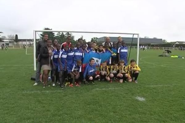 Ils sont venus en France pour jouer au football. Mais ces jeunes haïtiens n'en ont pas pour autant perdu le sens des réalités. Rencontre avec des enfants qui profite de leur séjour en Normandie pour nous confier leurs espoirs vis-à-vis de l'avenir.