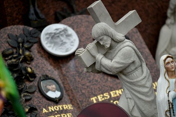 Illustration cimetière - Que faire des tombes de nos défunts ? 