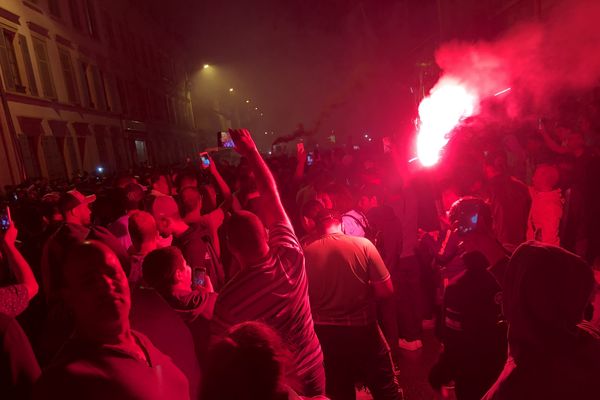  La joie de la communauté algérienne de Mulhouse après la victoire de son équipe nationale en demi-finale de la Coupe d' Afrique contre le Nigeria.