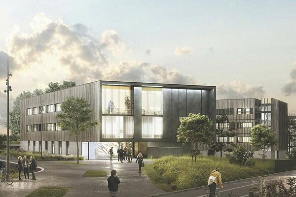 L'ouverture du lycée de Bourg-Achard (Eure), prévue pour septembre 2024, est finalement repoussée à une date inconnue.