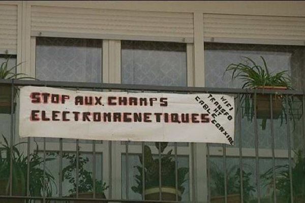 Elisabeth Dandrieux mène campagne pour lutter contre la prolifération des champs électromagnétiques