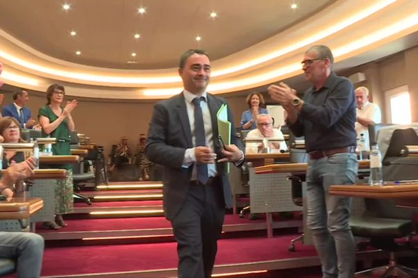 Le nouveau maire d'Ajaccio est élu à la présidence de la CAPA avec 36 voix.