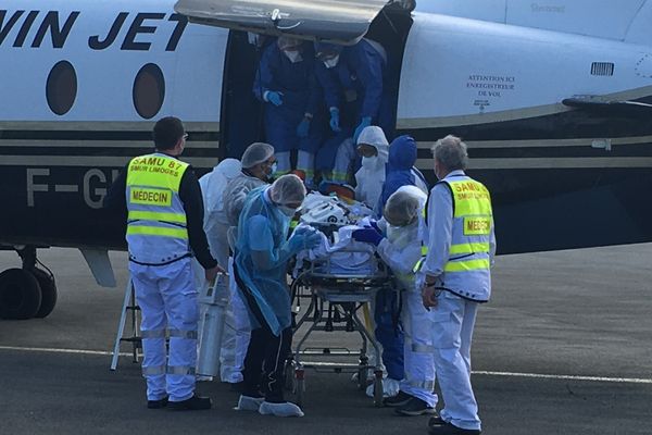 Trois patients en provenance des Hauts-de-France sont arrivés à Limoges le 8 mars 2021.