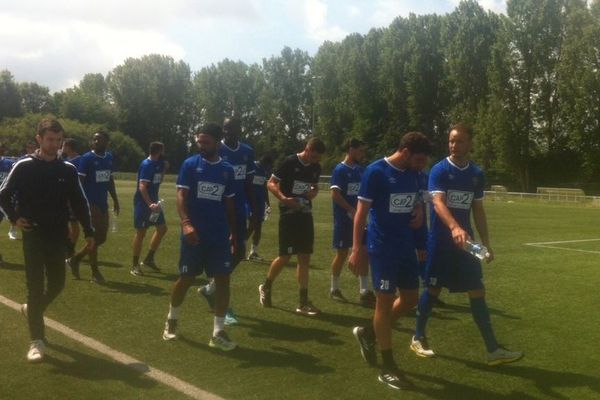 Les joueurs du FC Chambly se sont retrouvés sur la pelouse à l'occasion de leur rentrée, vendredi 20 juin.