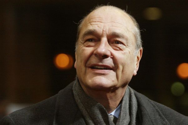 Jacques Chirac fut président de la République pendant douze ans (1995-2007), deux fois Premier ministre, trois fois maire de Paris, créateur et chef de parti et ministre à répétition.
