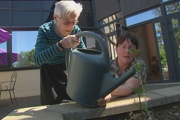 Revivre les gestes du quotidien et oublier la maladie, c'est l'objectif de ce jardin thérapeutique.