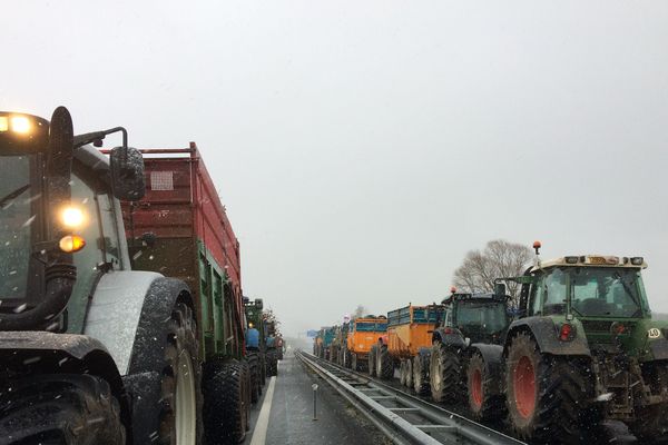 Les agriculteurs des Deux-Sèvres ont manifesté aujourd'hui à hauteur de La Crèche contre la réforme des zones défavorisées.