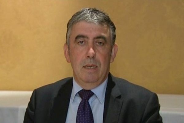 Presqu'un mois jour pour jour avant la date du scrutin, le président du conseil général du Cantal, Vincent Descoeur, vient d'annoncer officiellement sa candidature aux élections sénatoriales du 28 septembre 2014.