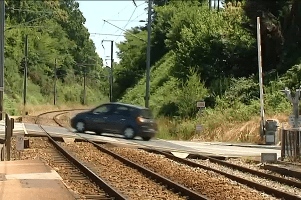 Au passage à niveau de Saint-Médard sur Ille