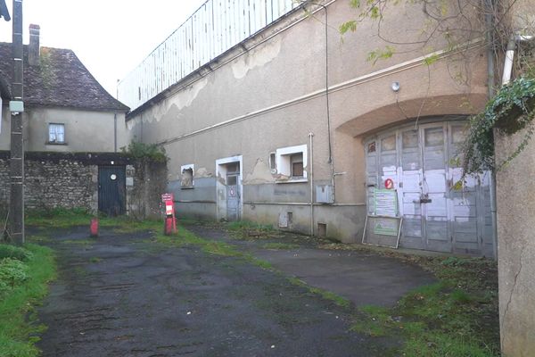 Le Centre d'accueil pour demandeurs d'asile de Bélâbre devait voir le jour dans cette ancienne chemiserie abandonnée.