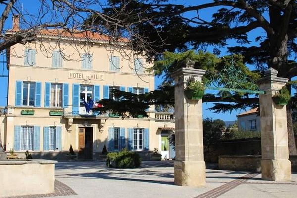 Le maire de Lauris (Vaucluse)à André Rousset veut faire passer un message fort.