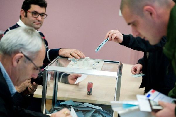 Un bureau de vote de Saint-Malo-du-Bois (Vendée).