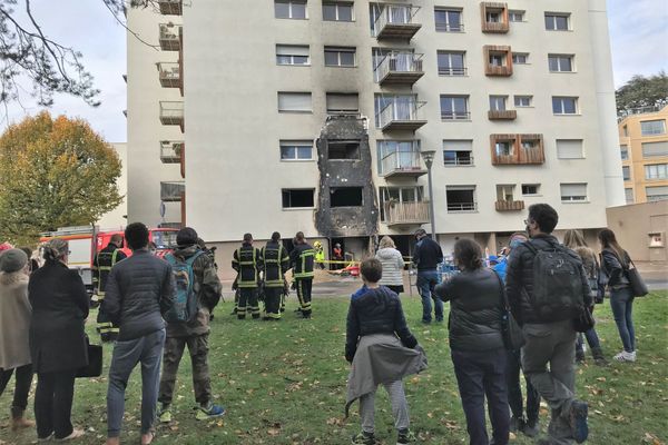 Un périmètre de sécurité a été mis en place, mercredi 27 octobre 2020, à Ecully dans la métropole de Lyon, après une fuite de gaz enflammée.