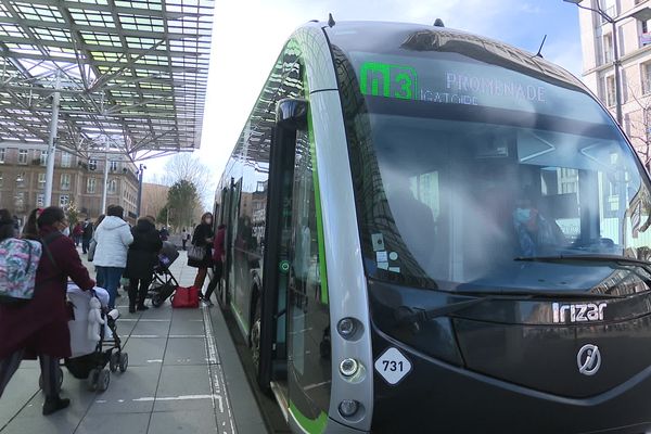 4 lignes du réseau de bus amiénois sont 100% électriques depuis 2019.