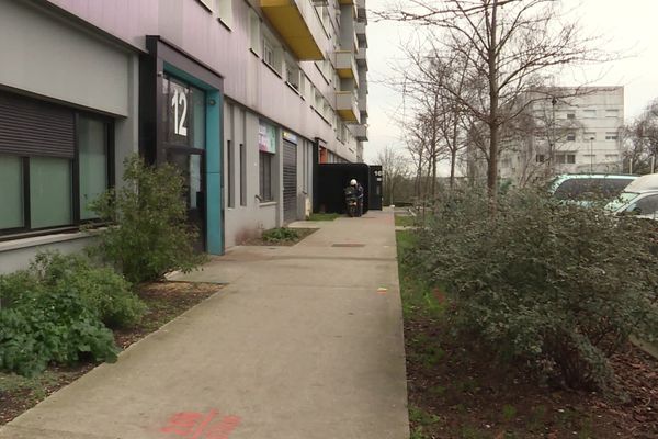 C'est au pied de cet immeuble que la fusillade a eu lieu lundi 11 janvier 2021, dans le quartier des Dervallières à nantes