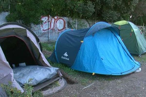 Certains squatteurs de Luttopia sont contraints de dormir dans des tentes, faute de logement. Octobre 2015.