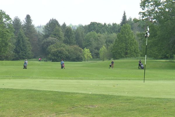 Le golf municipal de Limoges est le premier golf public créé en France. Son inauguration remonte à 1976.