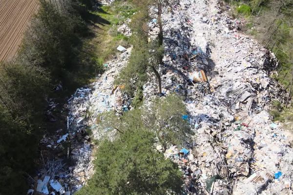 Décharge sauvage d'Orry-la-Ville (Oise). Une image impressionnante vue du ciel.