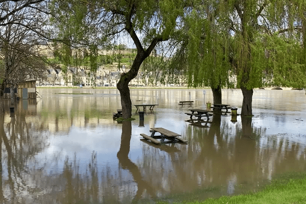 Un parc inondé à Chinon, le 31 mars 2024.