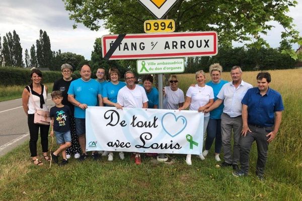 L'association "De tout cœur avec Louis" révèle le panneau au ruban vert décernant le statut de "ville ambassadrice du don d'organes"