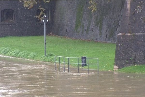 Le Doubs déborde à Besançon