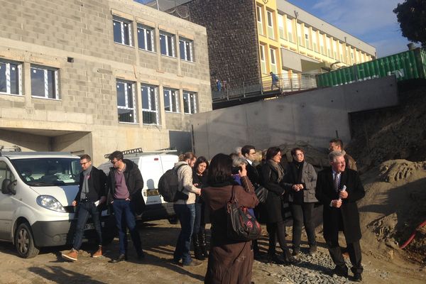 Jean-Yves Gouttebel, Président du Conseil départemental du Puy-de-Dôme a visité, mercredi, les travaux de modernisation du collège La Comté