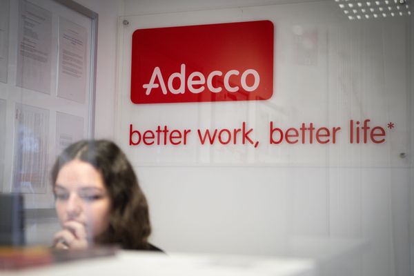 Depuis plus de vingt ans, des militants antiracistes et des anciens employés accusent l'agence d'intérim Adecco Montparnasse et deux de ses directeurs d'avoir mis en place un système de fichage ethnique destiné à classer les candidats à des postes