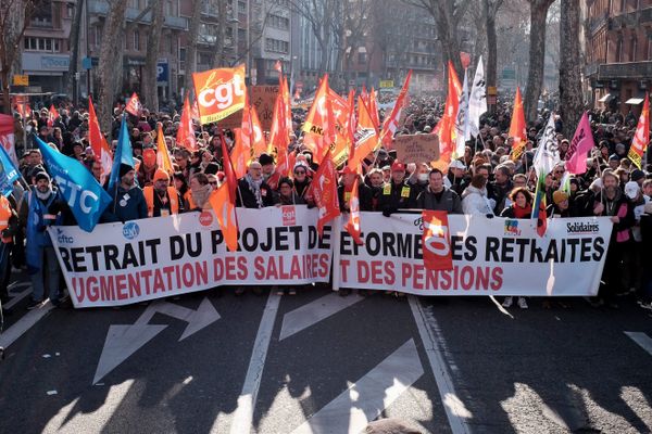 Les syndicats appellent à "mettre la France à l'arrêt" ce mardi 7 mars