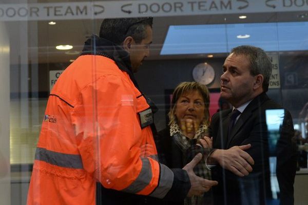 Xavier Bertrand au port de Calais fin janvier avec Natacha Bouchart la maire LR de la ville.