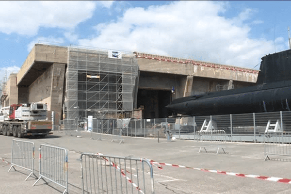 A Lorient, l'ancienne base de sous-marins poursuit sa mutation.