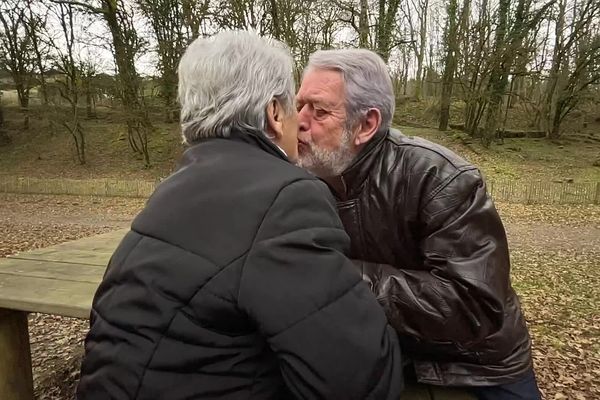 Raymonde et Gilles étaient copains d’enfance. L'amour les a réunis pour une nouvelle vie.