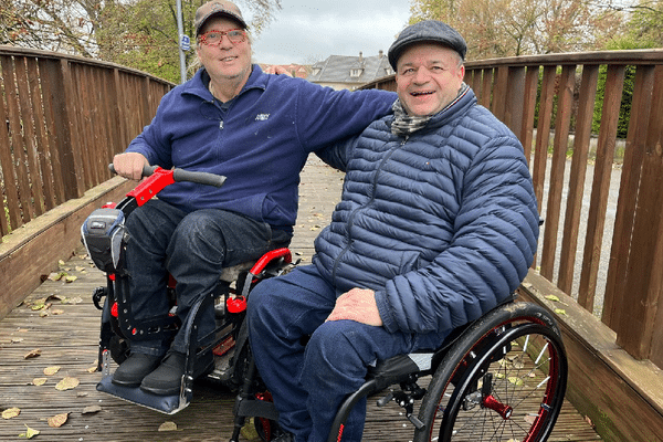 Pascal et Arnaud se sont rencontrés dans un centre de réadaptation.