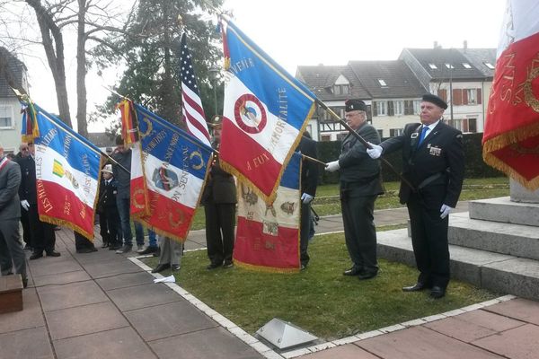 Une cérémonie officielle avait lieu dimanche matin à 10 h devant le monument aux morts de Bischwiller